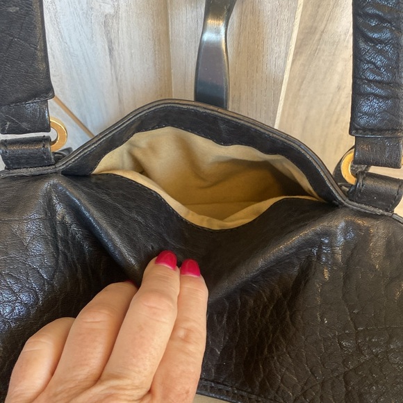 T Tahari Genuine Leather Handbag Purse Satchel Large Tote Black Gold Accents - Picture 15 of 16